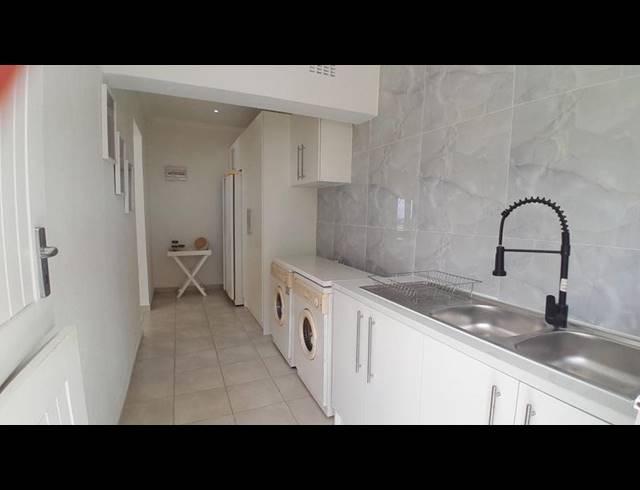 4 BEDROOM HOUSE FOR SALE IN MANABA BEACH